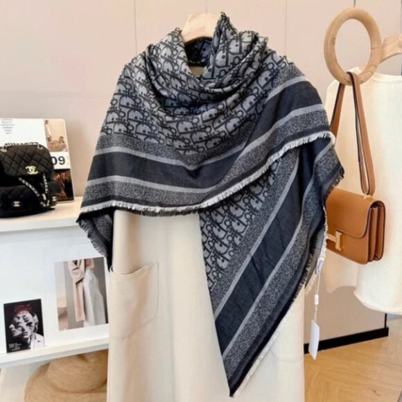Dior Scarf - Picture 1 of 8
